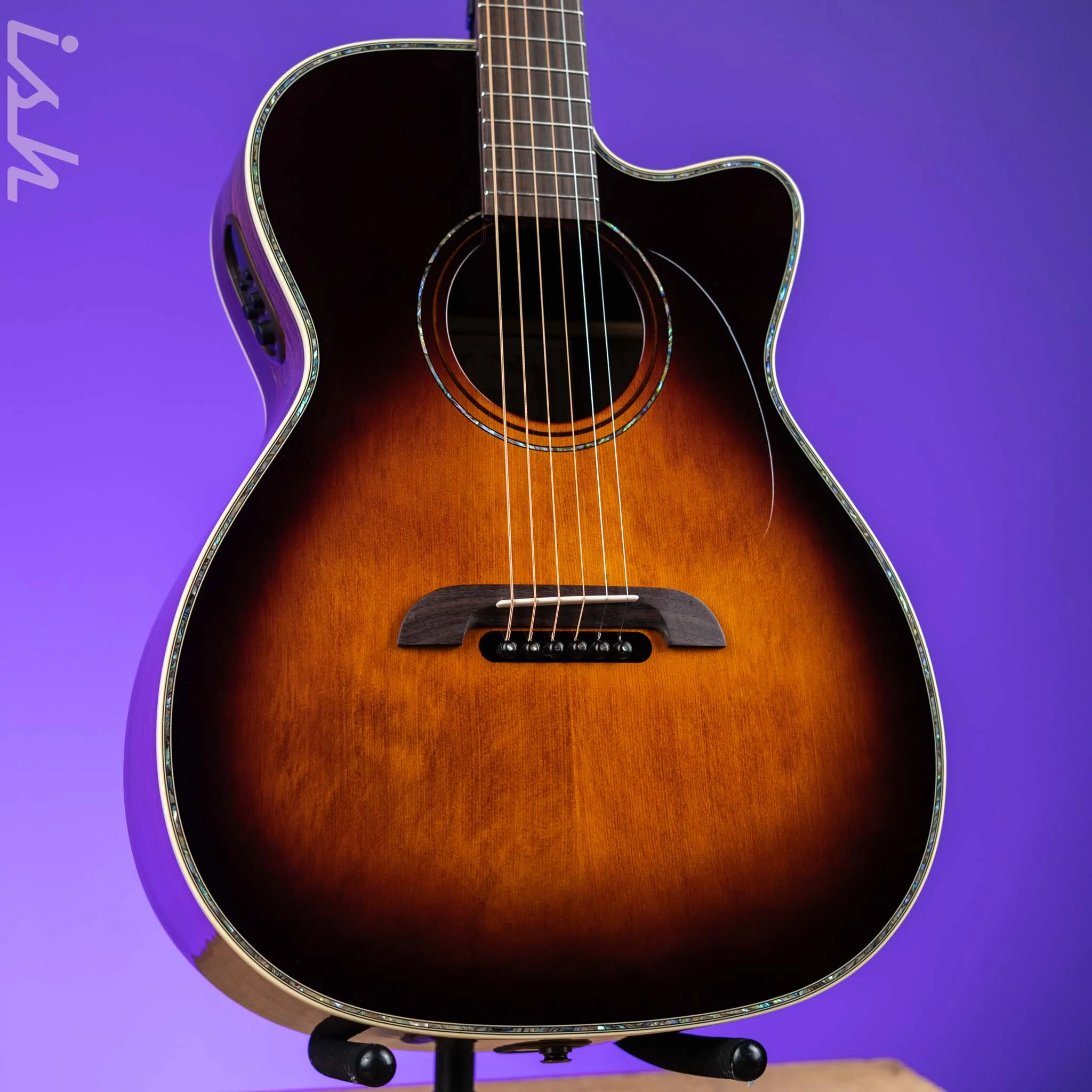 Alvarez Yairi WY1 Weir Stage Model Acoustic-Electric Guitar Sunburst B-Stock