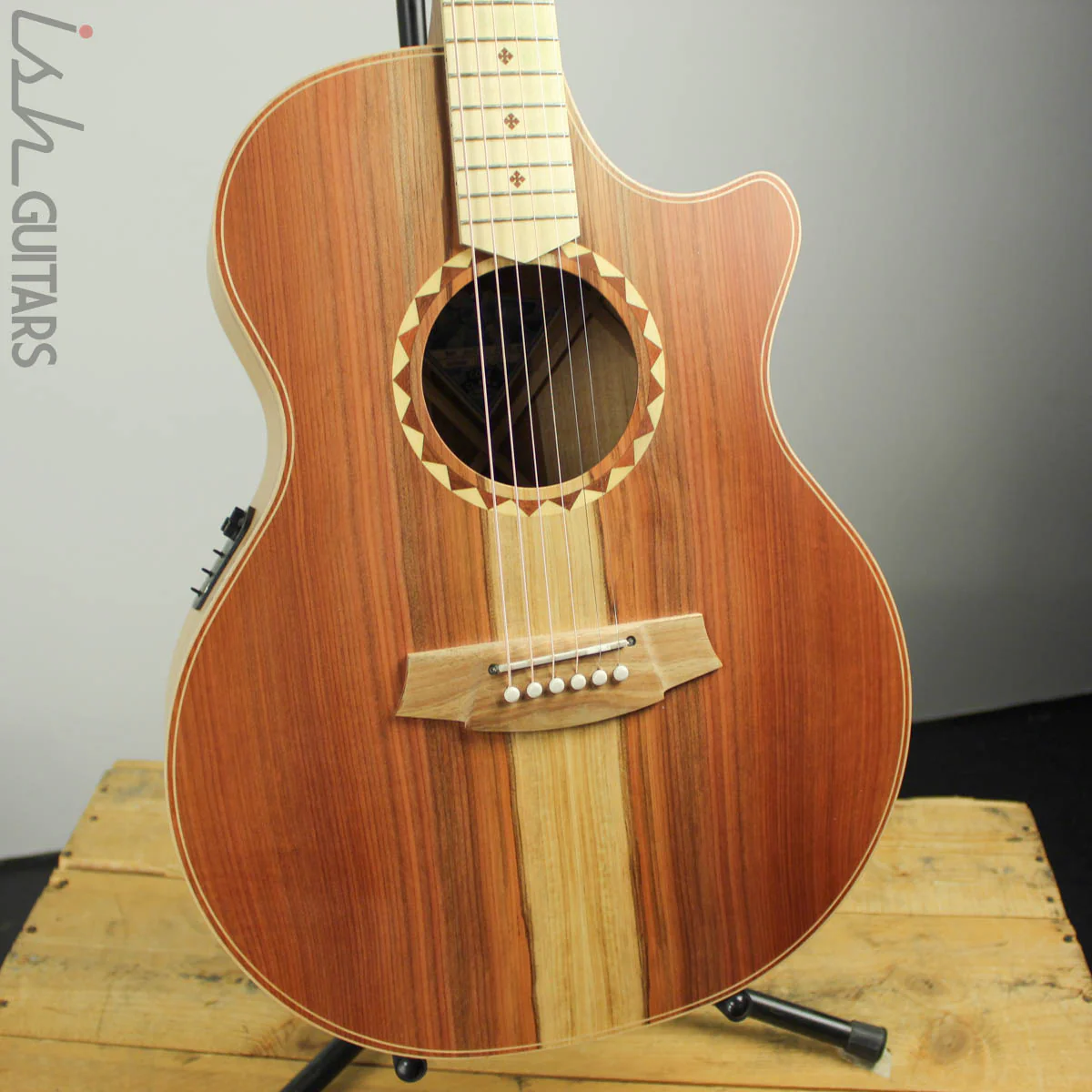 Cole Clark Angel AN2EC-RDBLSB Redwood Blackwood