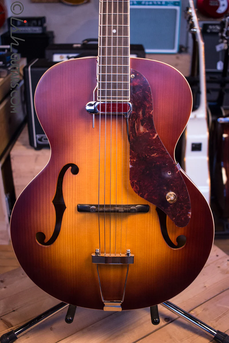 Gretsch G9555 New Yorker Archtop Acoustic-Electric Guitar Sunburst