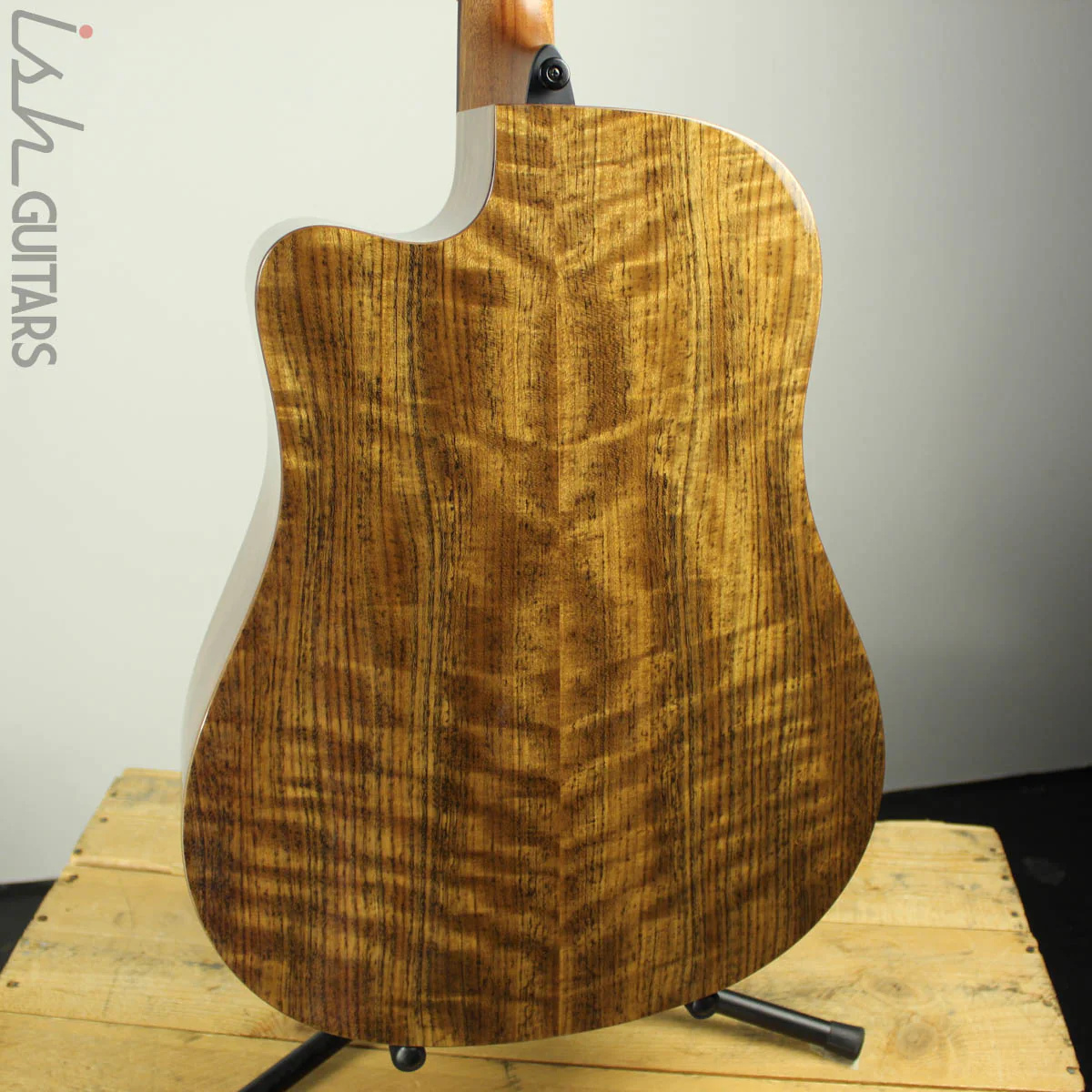 LAG THV20DCE Dreadnaught Cutaway HyVibe - Image 9