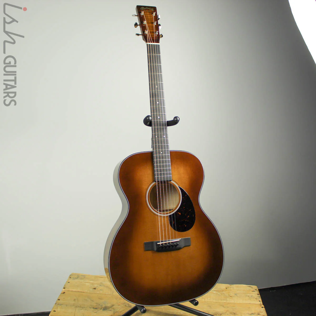 Martin Custom Shop 000-18 Curly Ash 1933 Amber Tone Burst (DEMO VIDEO) - Image 3