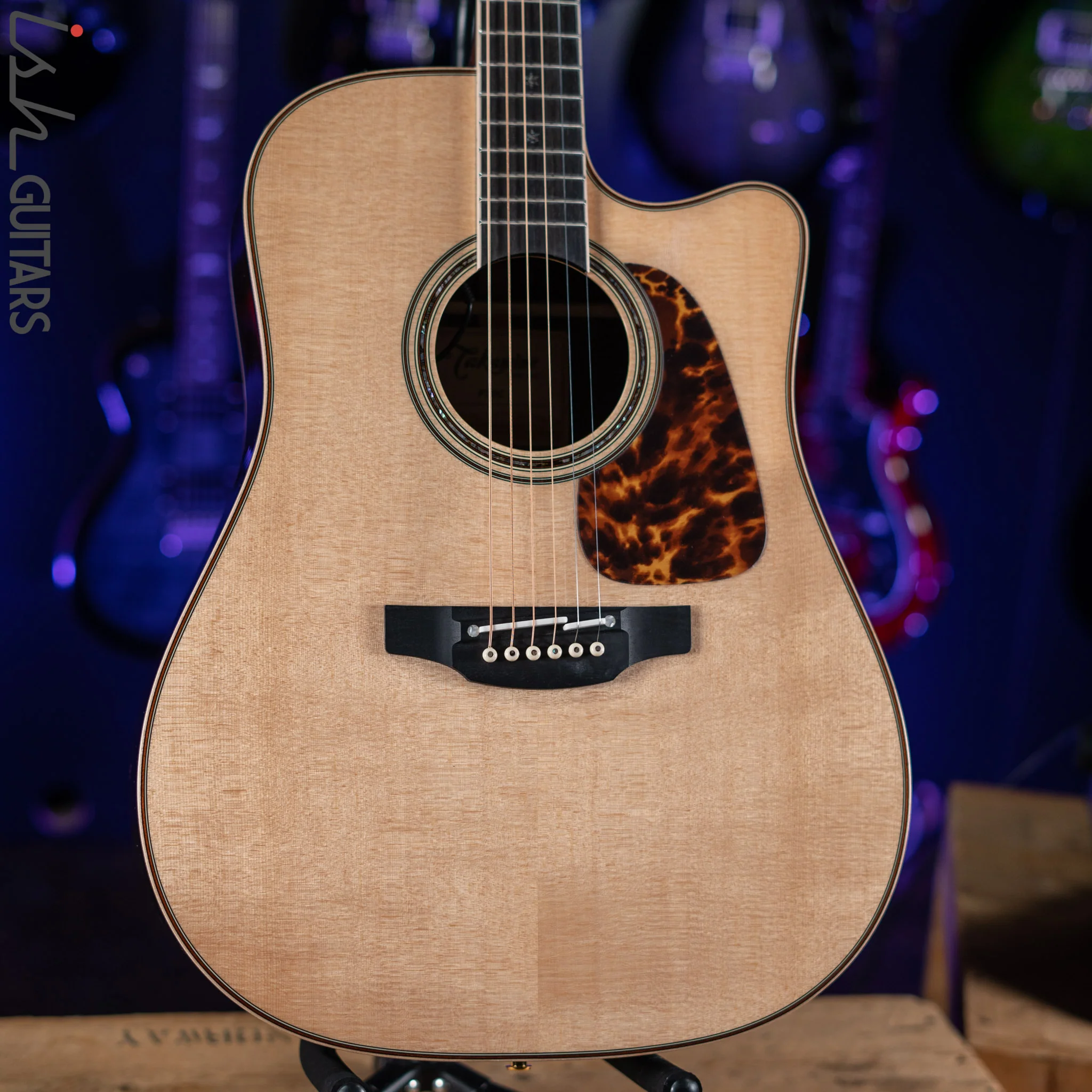 Takamine P7DC Dreadnought Acoustic Guitar Natural