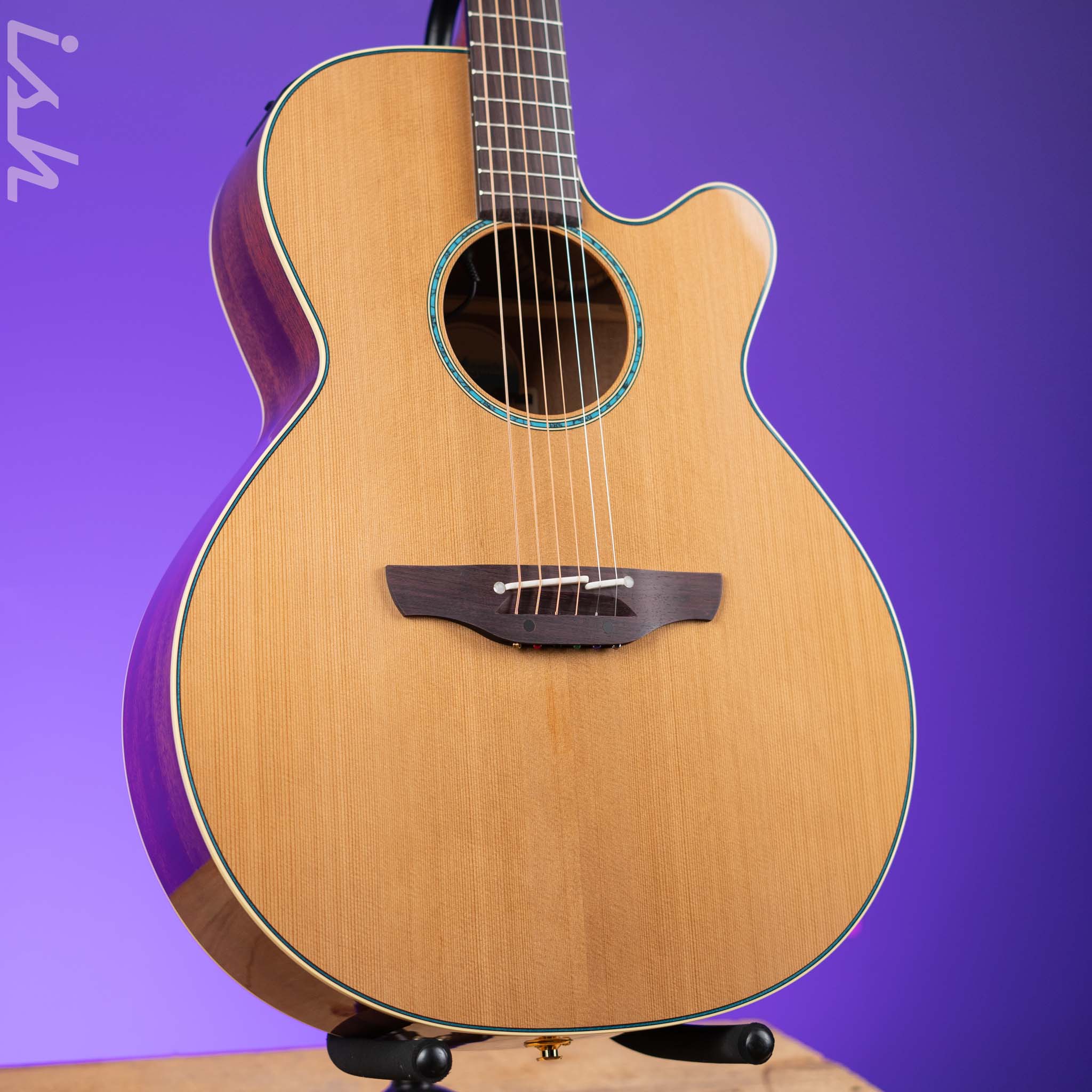 Takamine Santa Fe TSF40C Acoustic-Electric Guitar Natural